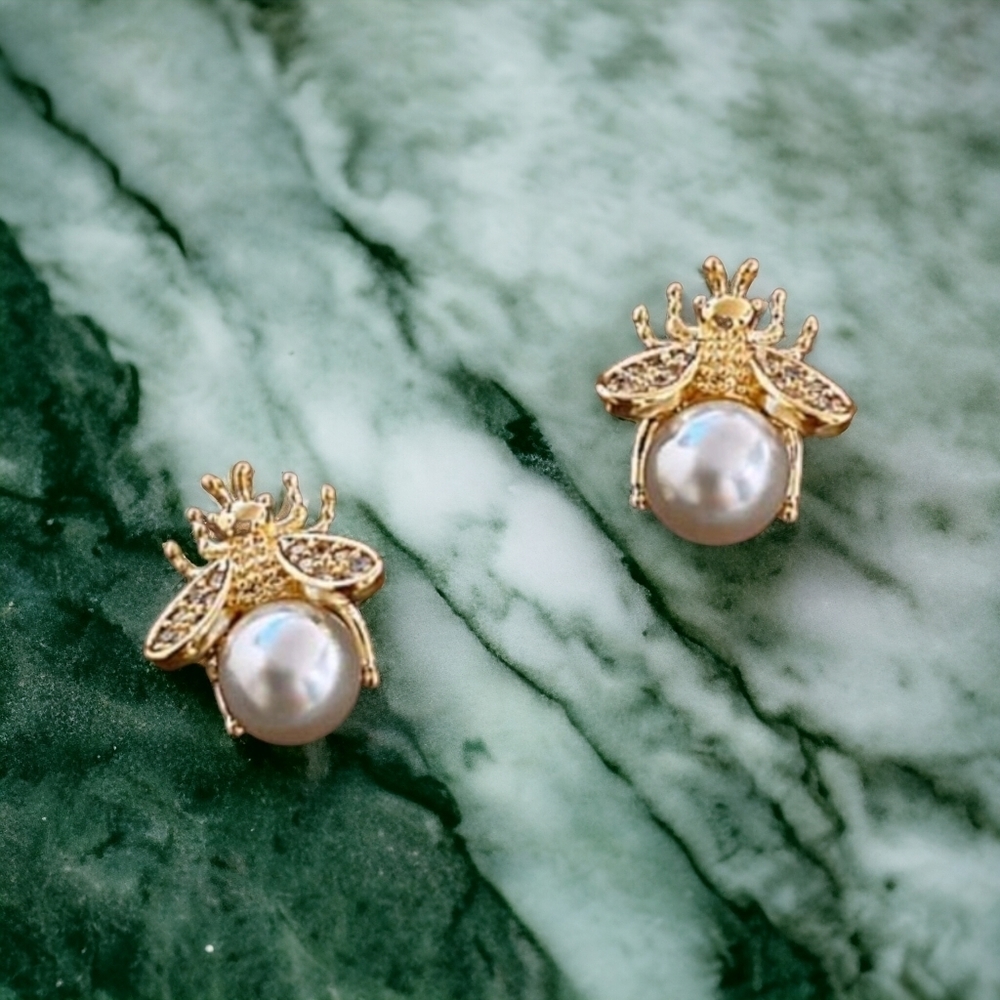 NEW! BEE faux pearl stud earrings - Picture 1 of 10